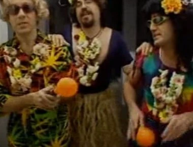 Τα ξεκαρδιστικά κάλαντα των «ΑΜΑΝ» που.... έγραψαν ιστορία [βίντεο]